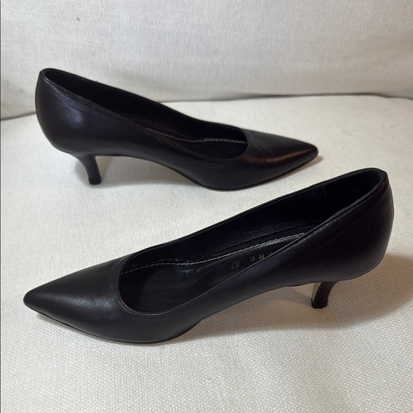 Vera Pelle Size 7  Black Pointed Toe Heels - Picture 3 of 9